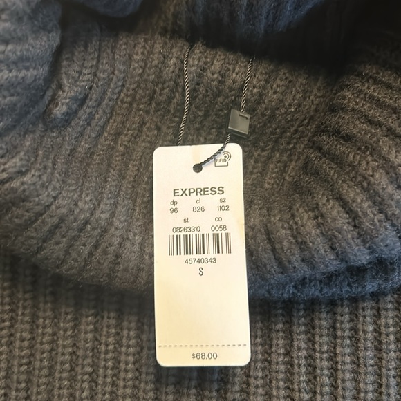 Express short sleeve turtleneck sweater vest - Picture 5 of 7